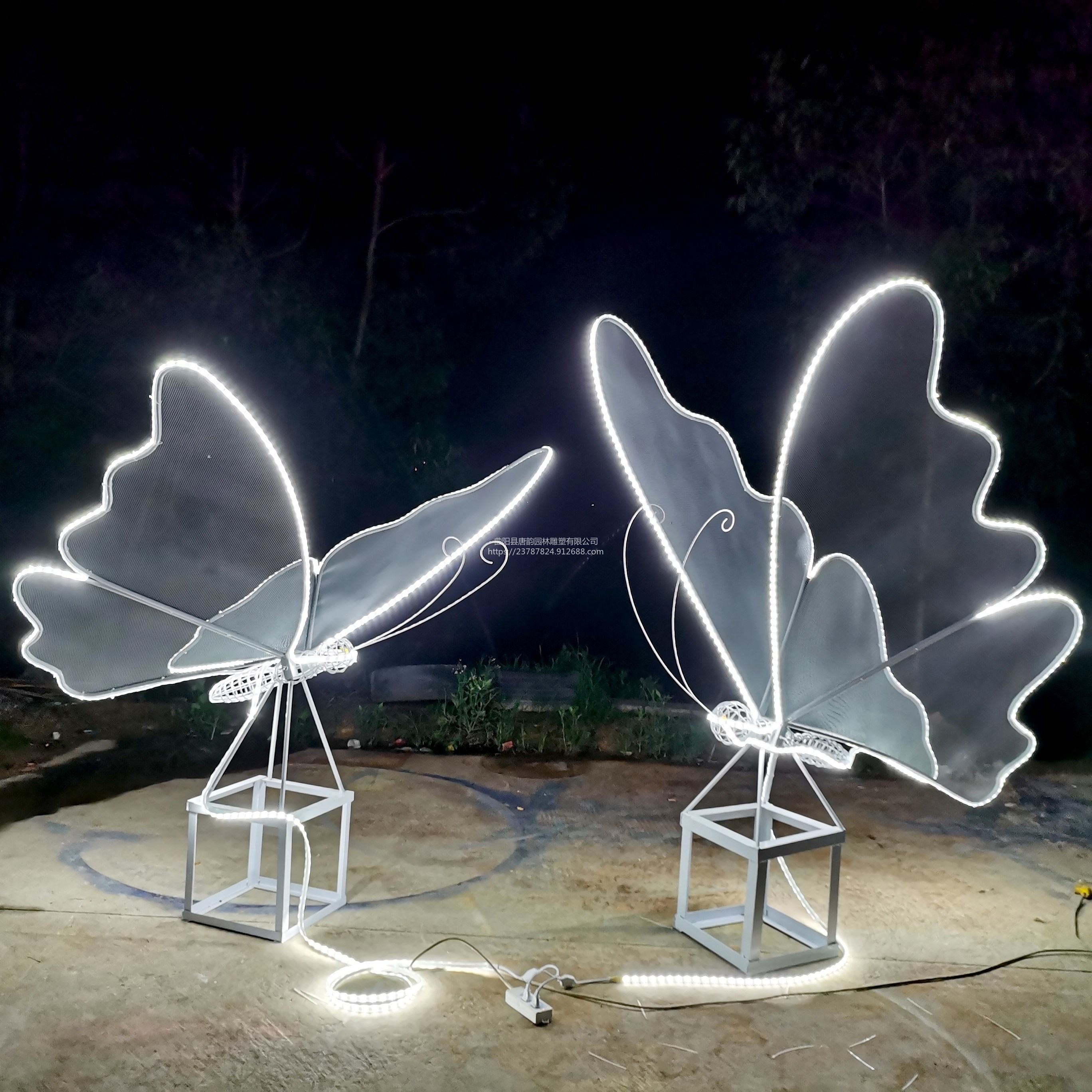 公园不锈钢发光镂空蝴蝶雕塑定制